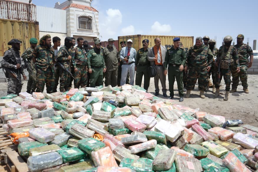 تنفيذا لتوجيهات النائب العام .. النيابة الجزائية في عدن تُتلف أكثر من طن من المواد المخدرة Image