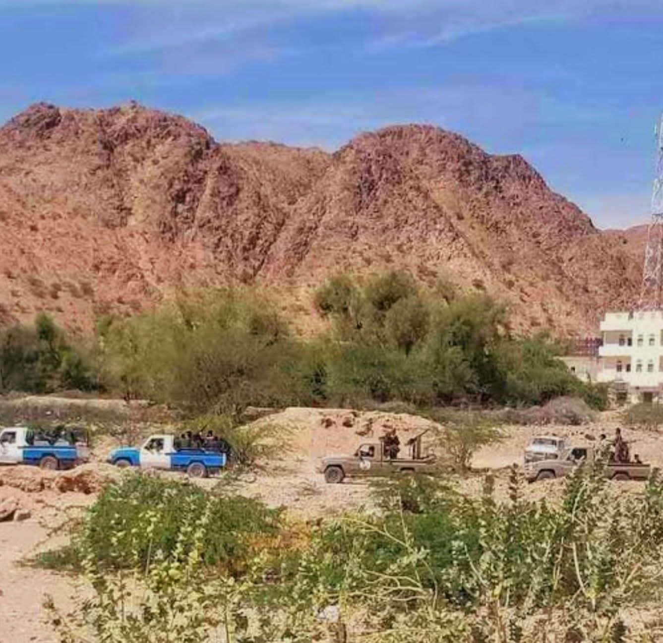 حملة أمنية مشتركة بشبوة تُنهي حصارًا إجراميًا وتُنقذ أسرة في مديرية الصعيد دون خسائر بشرية Image