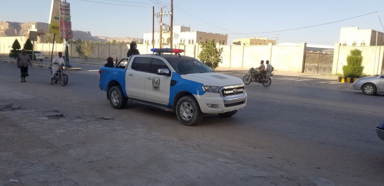 شرطة مديرية سيئون تضبط متهماً بمحاولة سرقة دراجة بحوزته مواد مخدره وآخر بقضية نصب واحتيال  Image