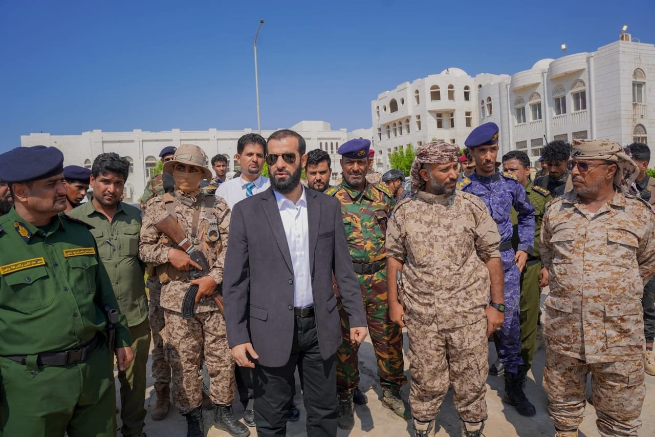 محافظ أبين يتفقد النقاط الأمنية ويشدد على الانضباط Image