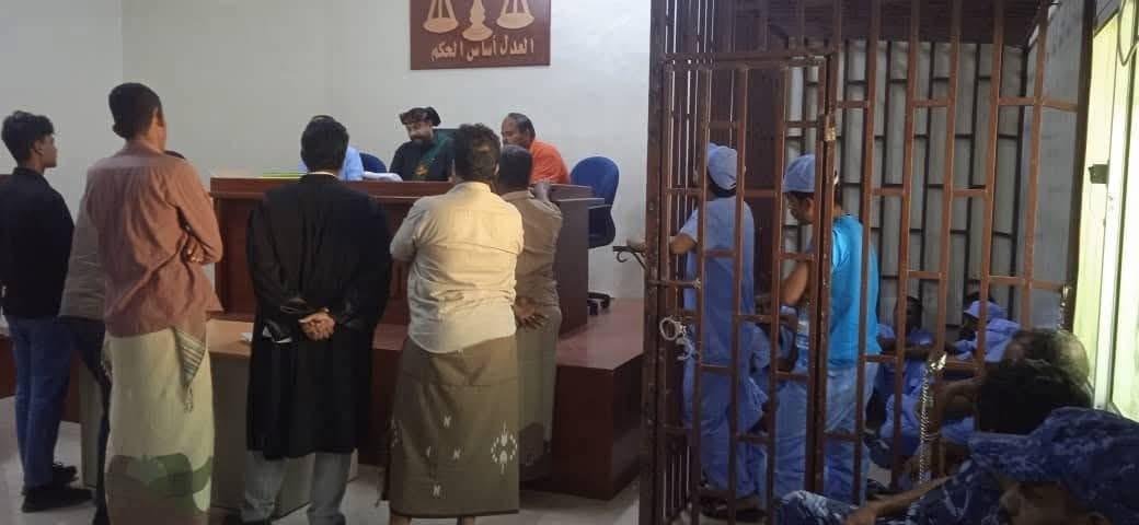 المحكمة الجزائية بحضرموت تُدين متهماً بالاتجار وتعاطي المخدرات وتقضي بسجنه 25 عاماً Image
