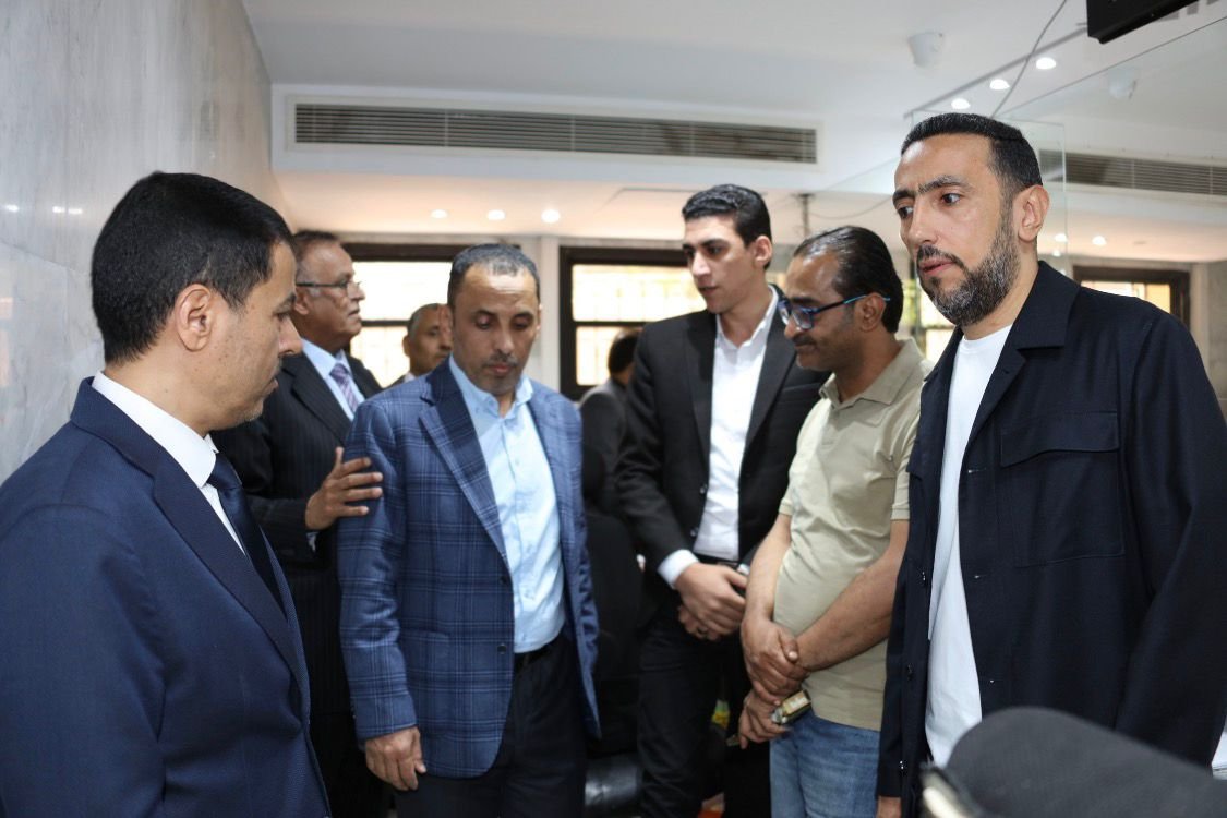 اللواء النسي يطّلع على سير العمل بمركز الجوازات في السفارة اليمنية بالقاهرة ويوجه بتسهيل إجراءات المواطنين Image