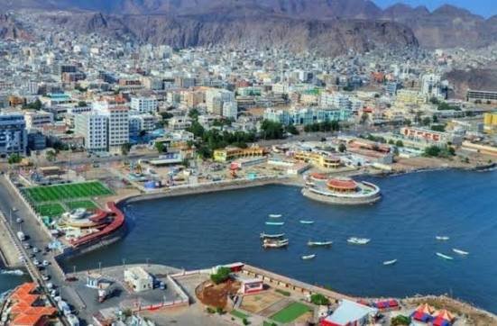 شرطة الشيخ عثمان تكثف جهودها لضبط متهمين بسرقة سيارة بعد فرارهما خارج عدن Image