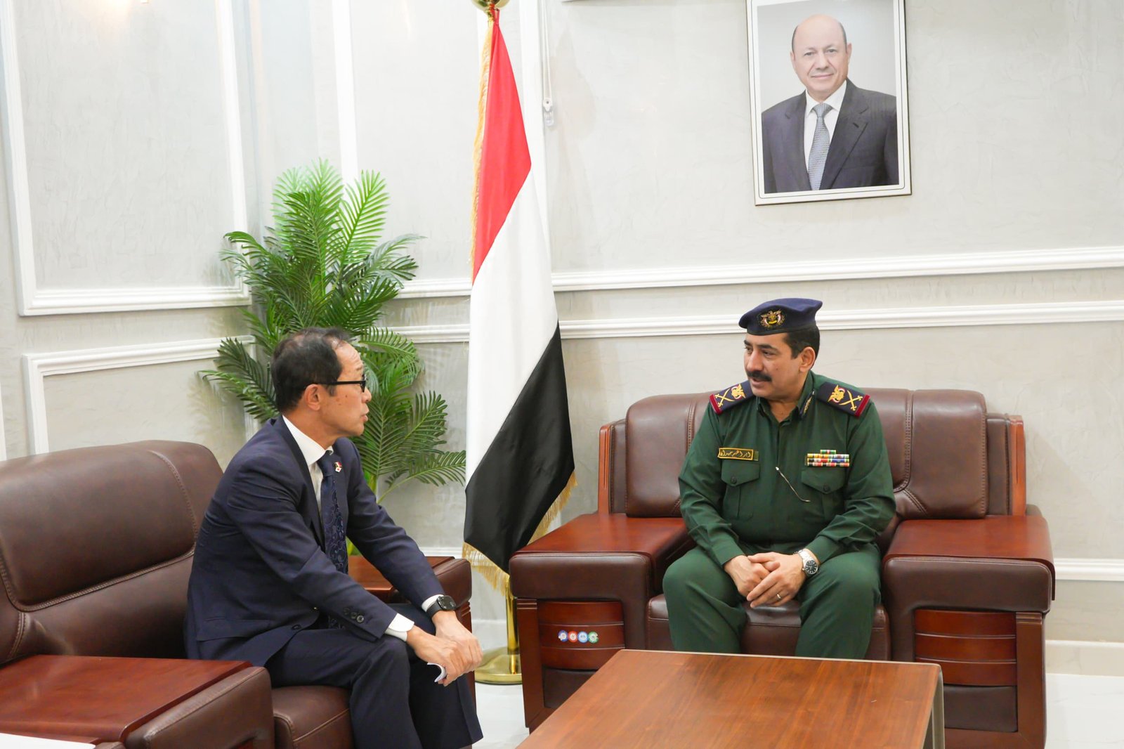 وزير الداخلية يبحث مع السفير الياباني ومدير وكالة "جايكا" أوجه التعاون في المجال الأمني Image