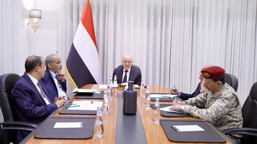 مجلس القيادة الرئاسي يعقد اجتماعًا استثنائيًا طارئًا لبحث الانتهاك الإيراني السافر لسيادة الجمهورية اليمنية Image
