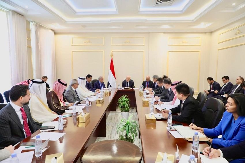 رئيس مجلس القيادة: رحلة طائرة الحرس الثوري الى صنعاء خرقا سافرا للسيادة اليمنية وتحديا مباشرا لهيبة النظام الدولي Image