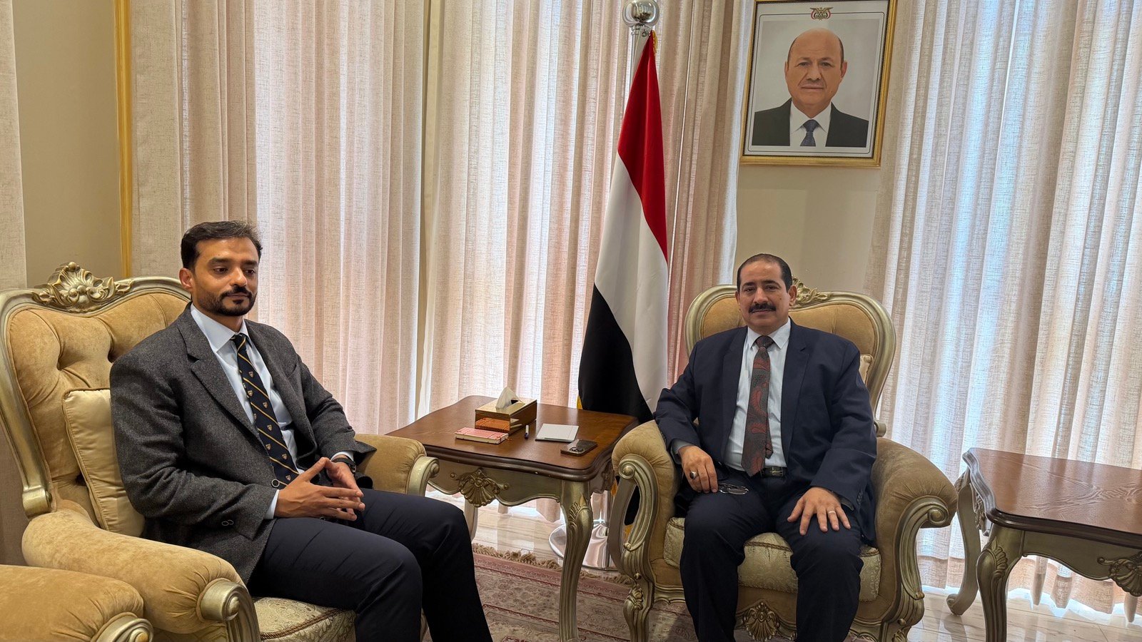 ‏وزير الداخلية يبحث مع كبير مستشاري مركز جنيف لحوكمة قطاع الأمن أوجه التعاون في مجال دعم الإستقرار الأمني والإصلاحات المؤسسية Image