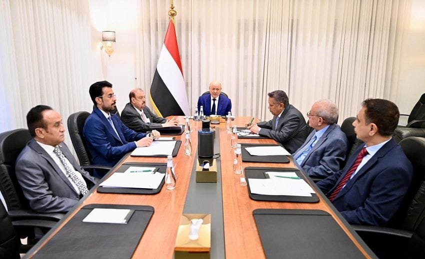 رئيس مجلس القيادة: الدولة ماضية في برنامج الإصلاحات والردع الحازم للتصعيد الحوثي Image