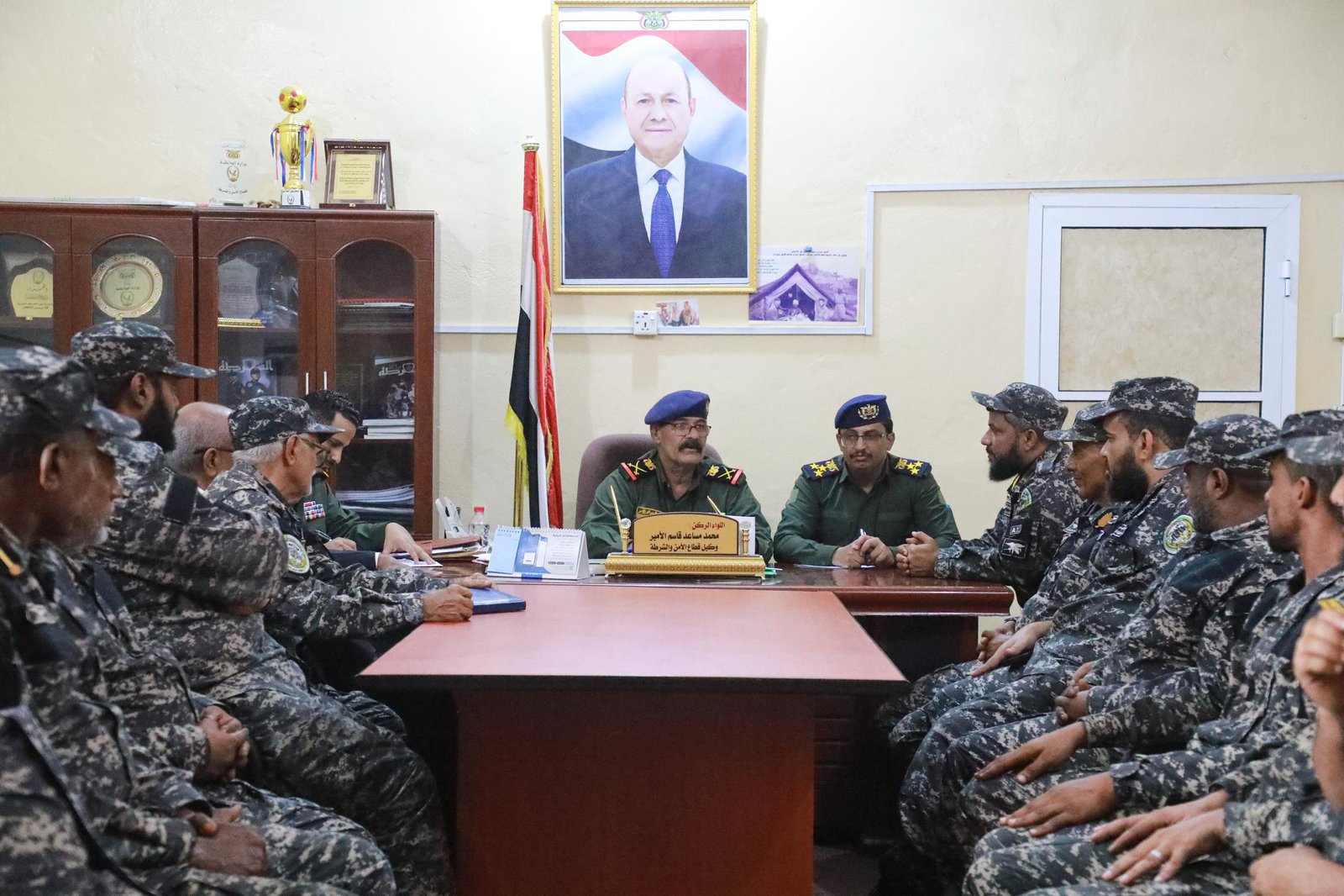 وكيل وزارة الداخلية يعقد لقاءً موسعًا بقيادة الإدارة العامة لحراسة المنشآت وحماية الشخصيات  Image