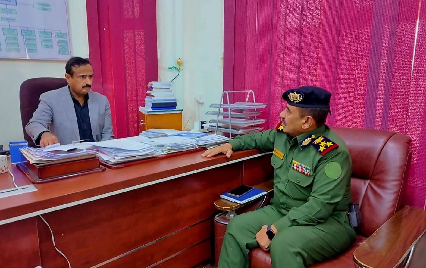 محافظ شبوة يشيد بالإنجازات الأمنية ويشدد على رفع الجاهزية الأمنية لمواجهة اي تحديات. Image