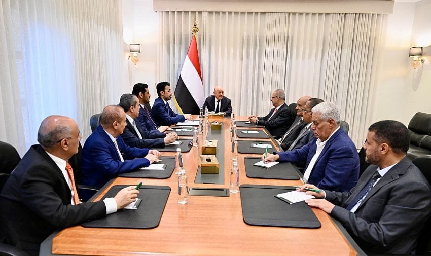 رئيس مجلس القيادة يشيد بالتحالف البحري متعدد الجنسيات والدعم السعودي لمؤسسات الدولة اليمنية وامن واستقرار المنطقة Image