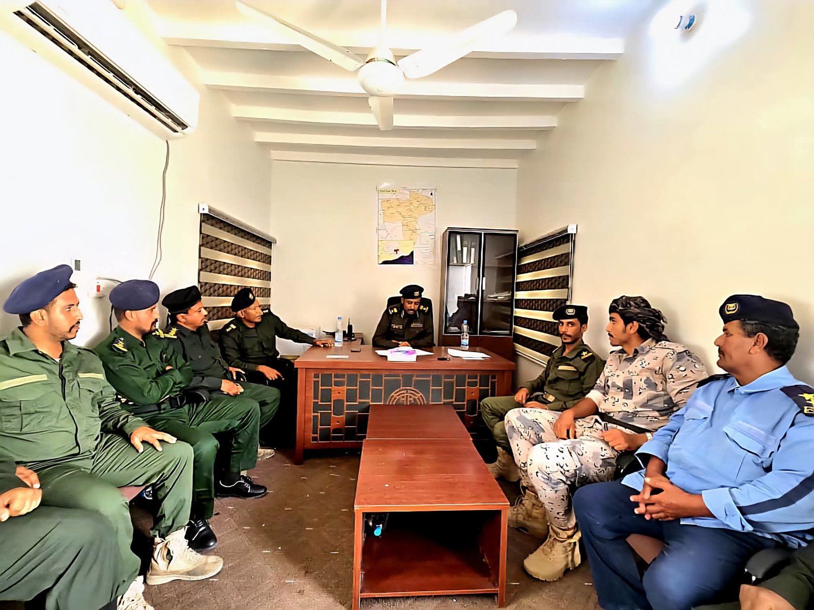 ​مدير شرطة الروضة يترأس اجتماعاً أمنياً موسعاً ويؤكد رفع الجاهزية للحفاظ على أمن واستقرار المديرية . Image