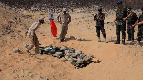 "مسام" والأمن الخاص ينفذان عملية إتلاف جديدة لألغام ومخلفات حربية خلفتها ميليشيا الحوثي في مأرب Image
