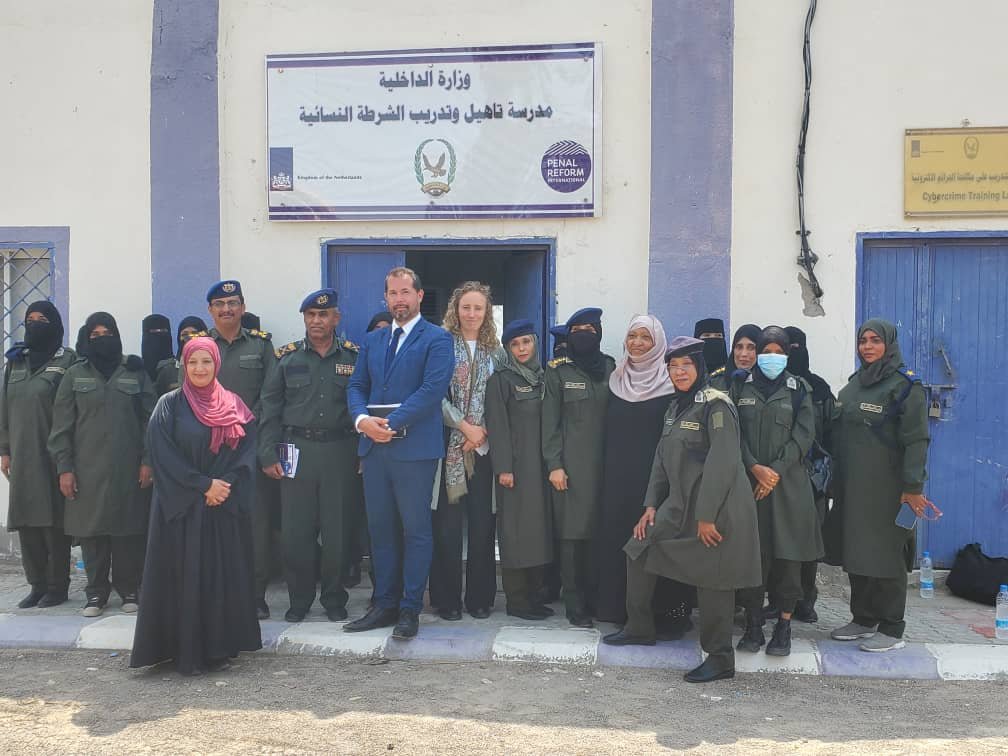 وفد هولندي يطلع بديوان وزارة الداخلية على برامج دعم حماية الأسرة والشرطة النسائية Image