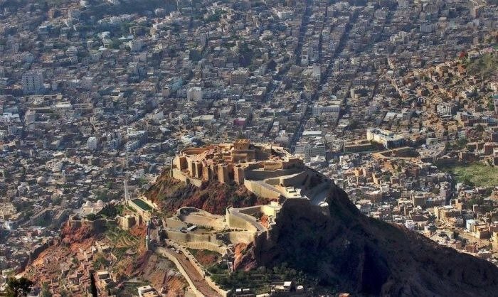 إصابة طفل بقنص لمليشيا الحوثي أثناء رعي الأغنام بتعز Image