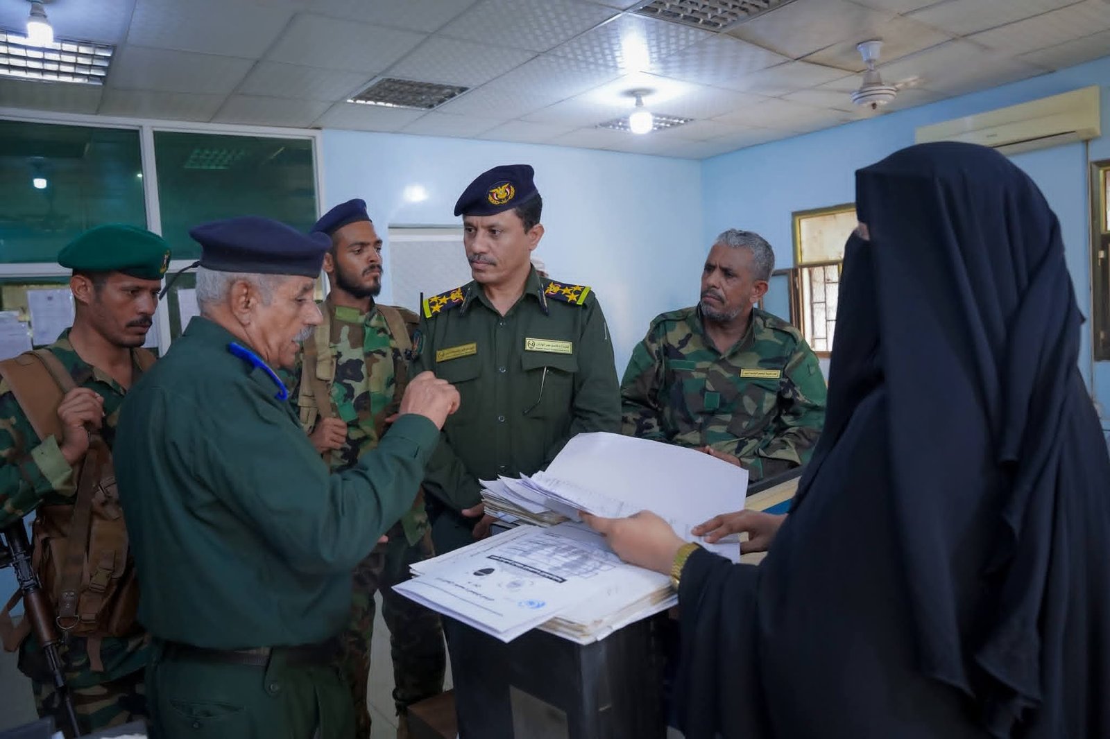 العميد الهارش يتفقد سير العمل بإدارة الأحوال المدنية والسجل المدني بزنجبار  Image