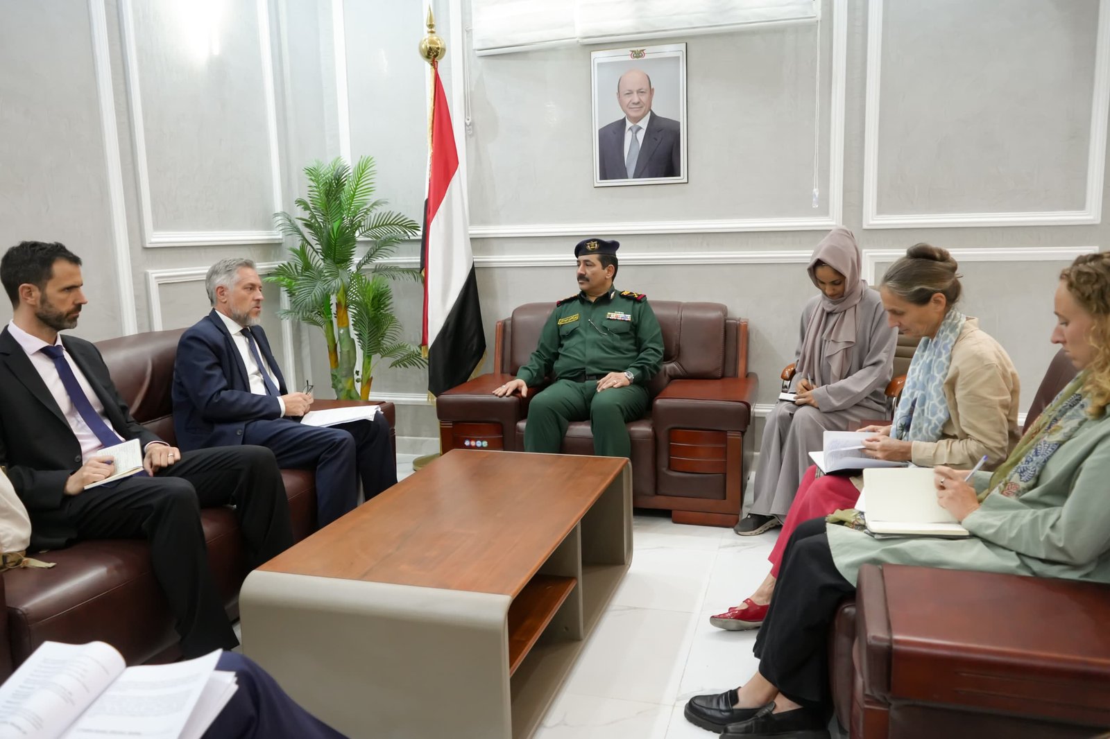 وزير الداخلية يبحث مع سفير الاتحاد الأوروبي تعزيز التعاون في المجال الأمني Image