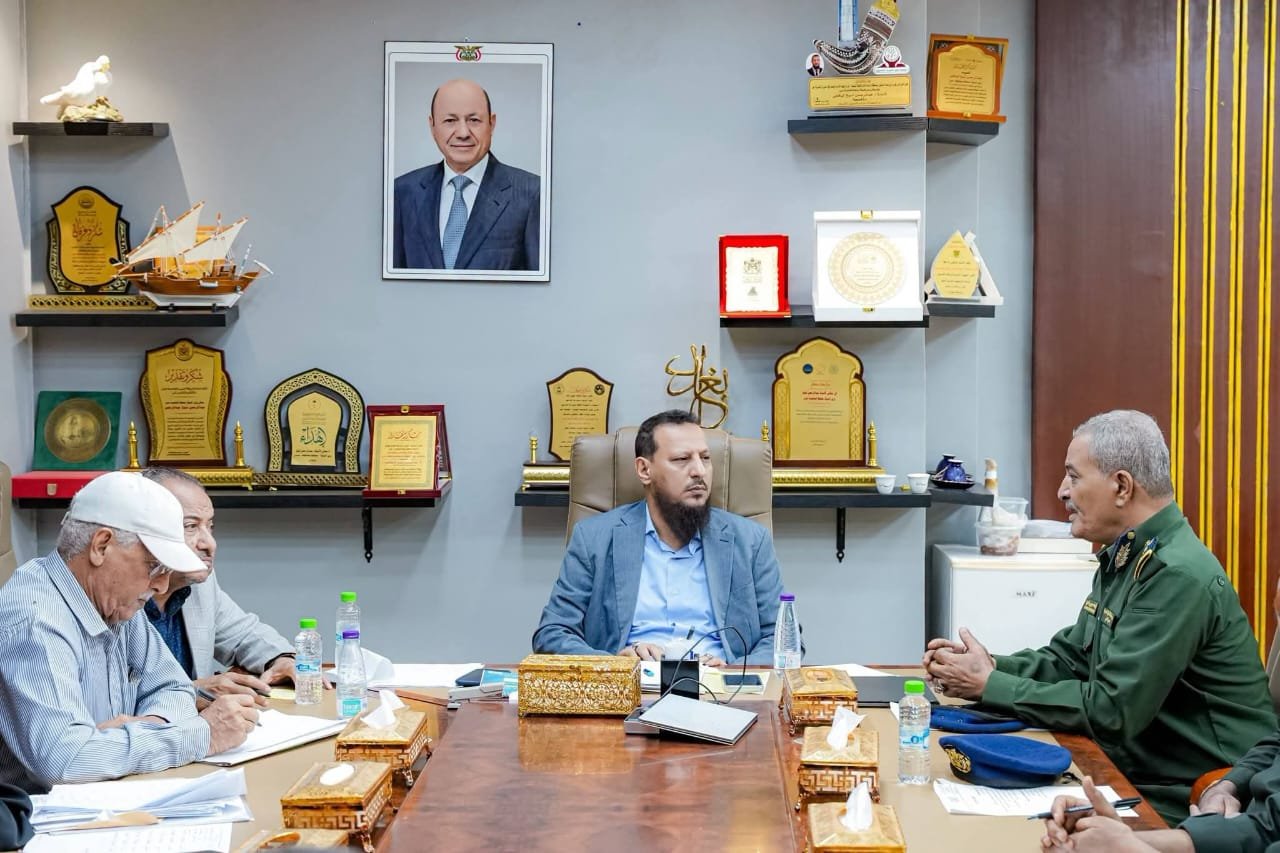 محافظ العاصمة عدن يناقش مع رئيس مصلحة الأحوال المدنية تعزيز التنسيق والتعاون Image